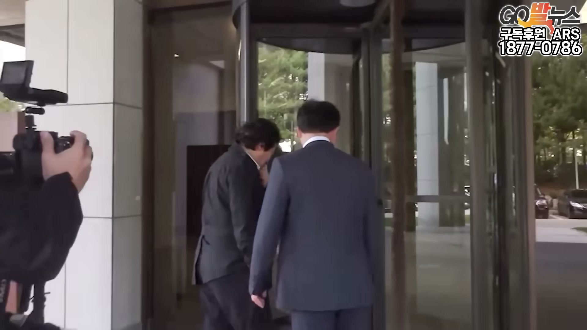 Snapshot at 6439.86s