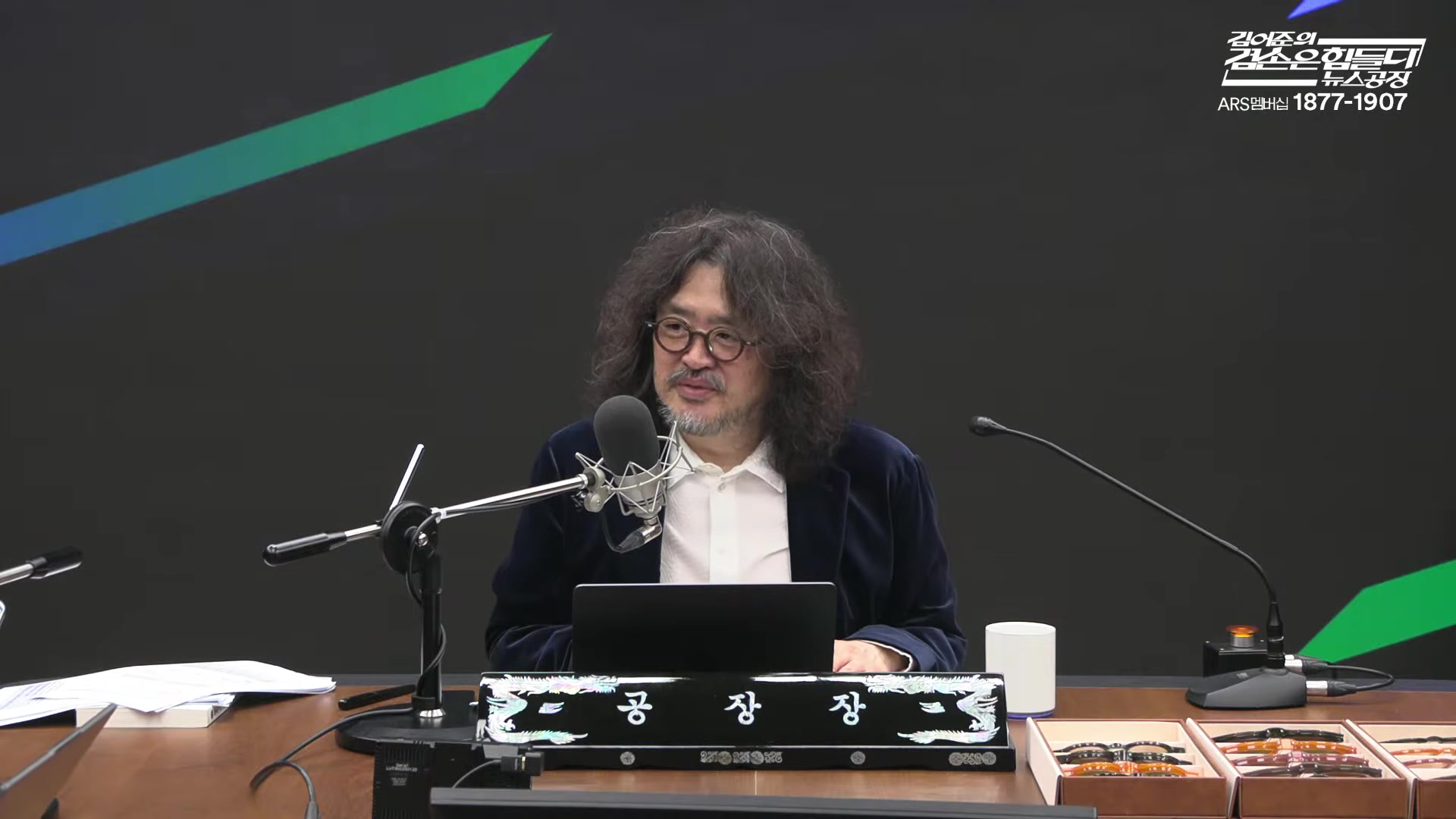 Snapshot at 6884.13s