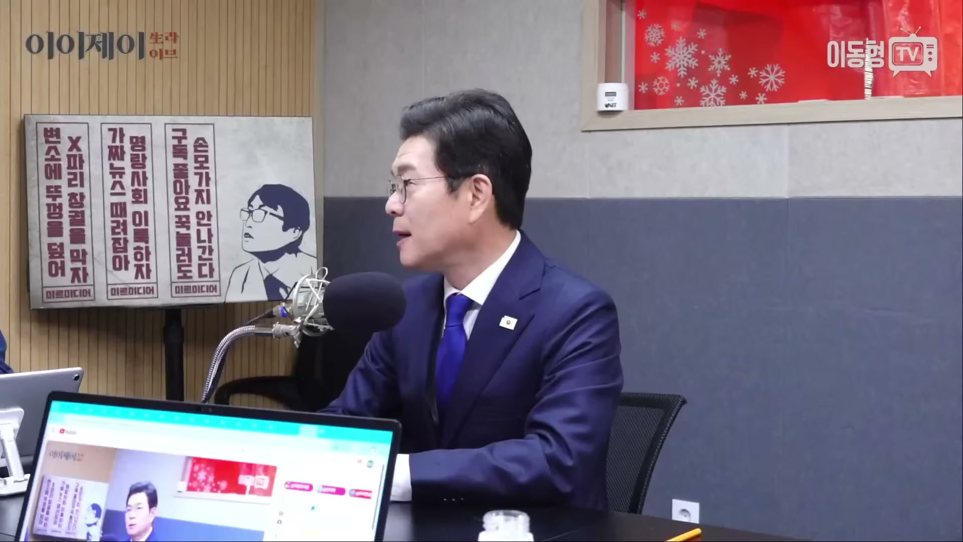 Snapshot at 2300.09s