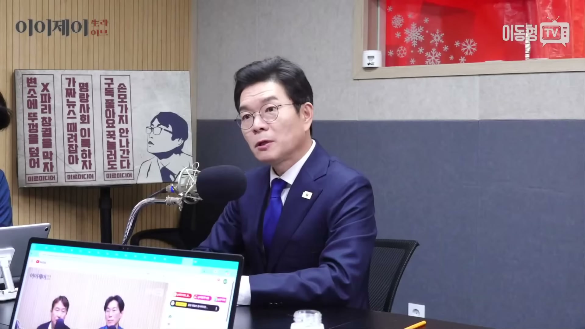 Snapshot at 2627.59s