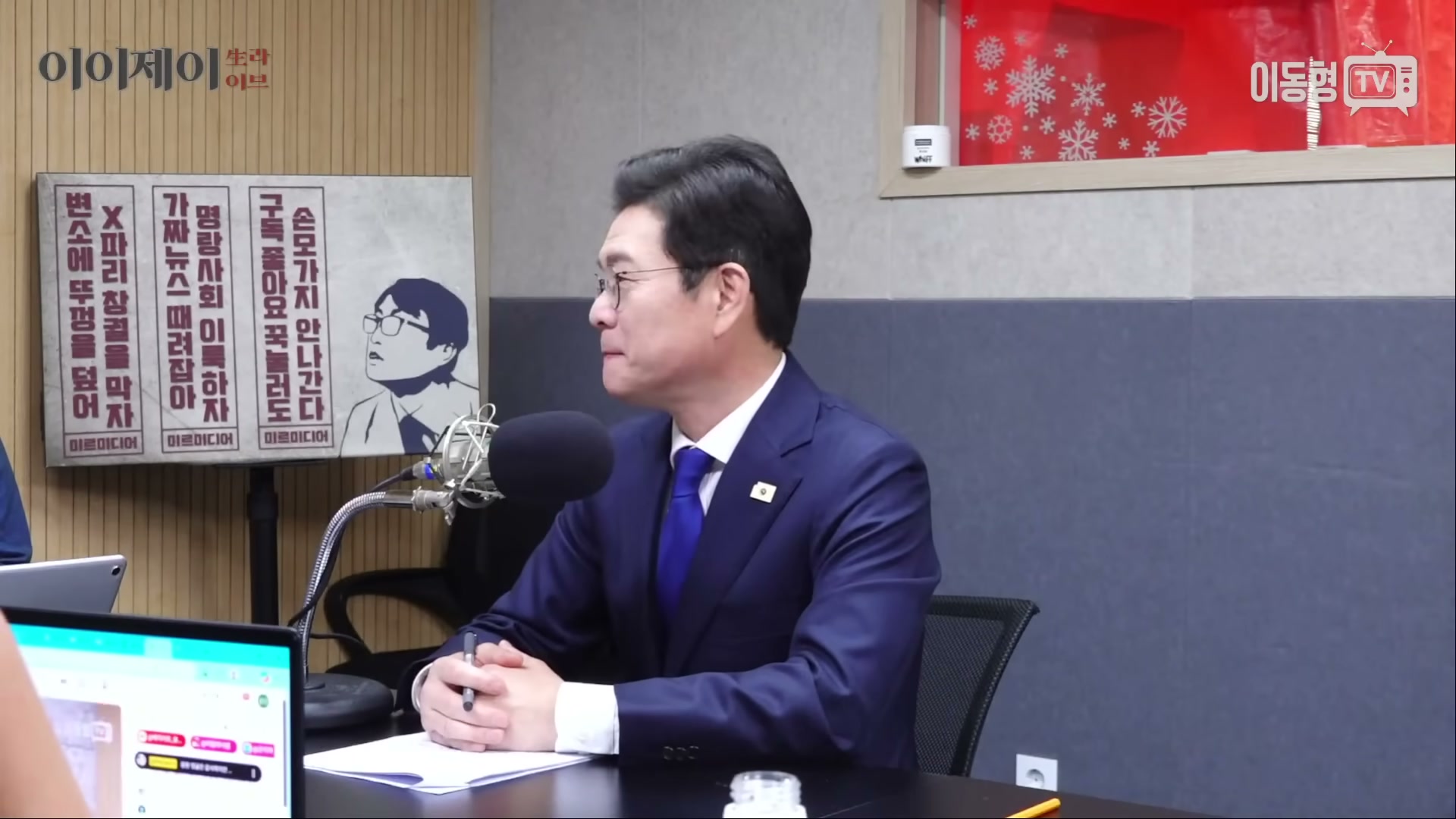 Snapshot at 3351.79s