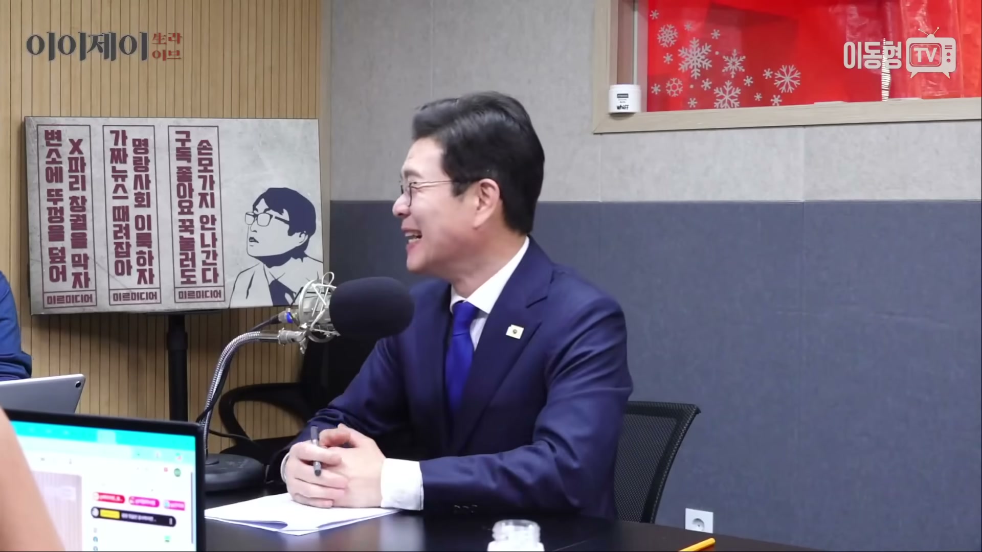 Snapshot at 3360.29s