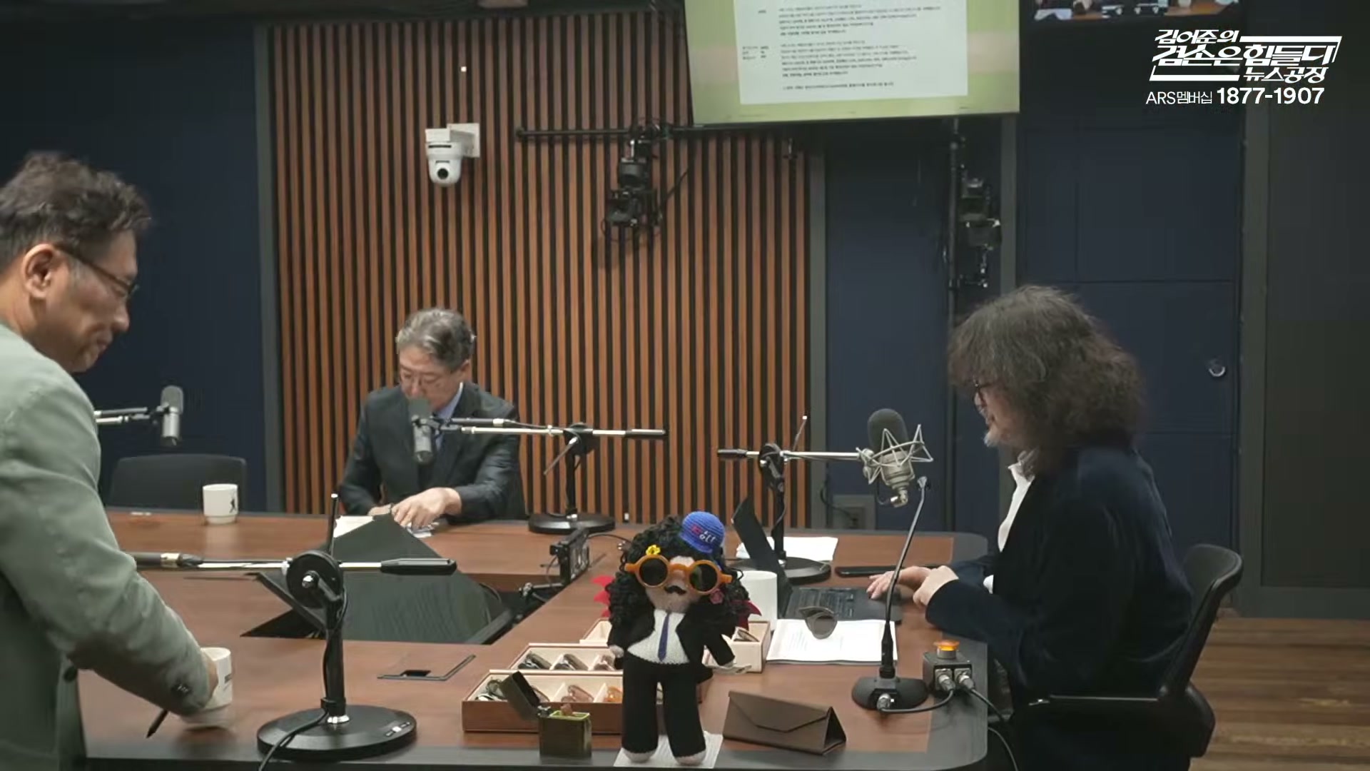 Snapshot at 6988.07s