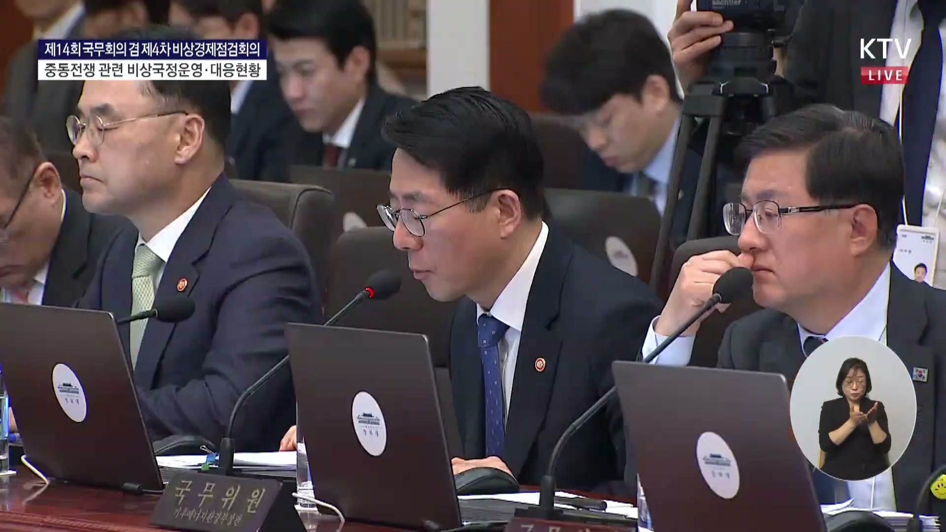 Snapshot at 3648.81s