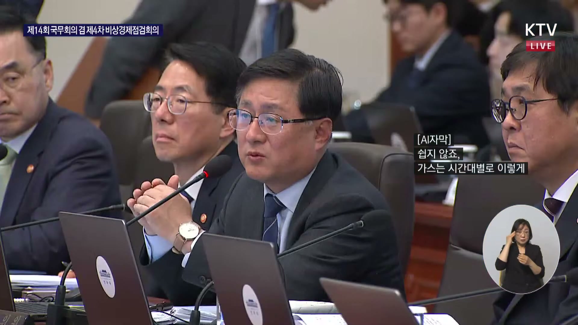 Snapshot at 6128.92s