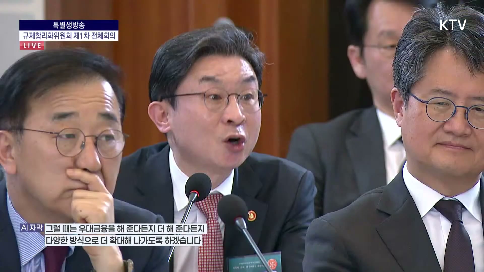 Snapshot at 4930.37s