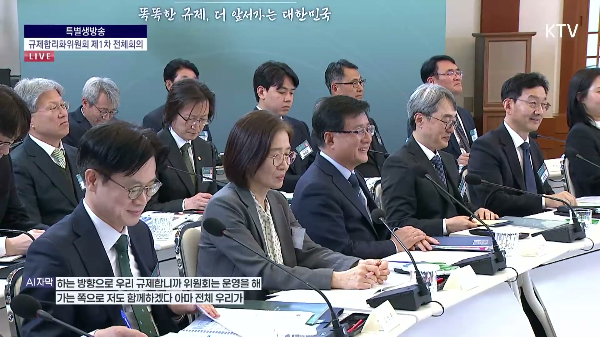 Snapshot at 6102.21s