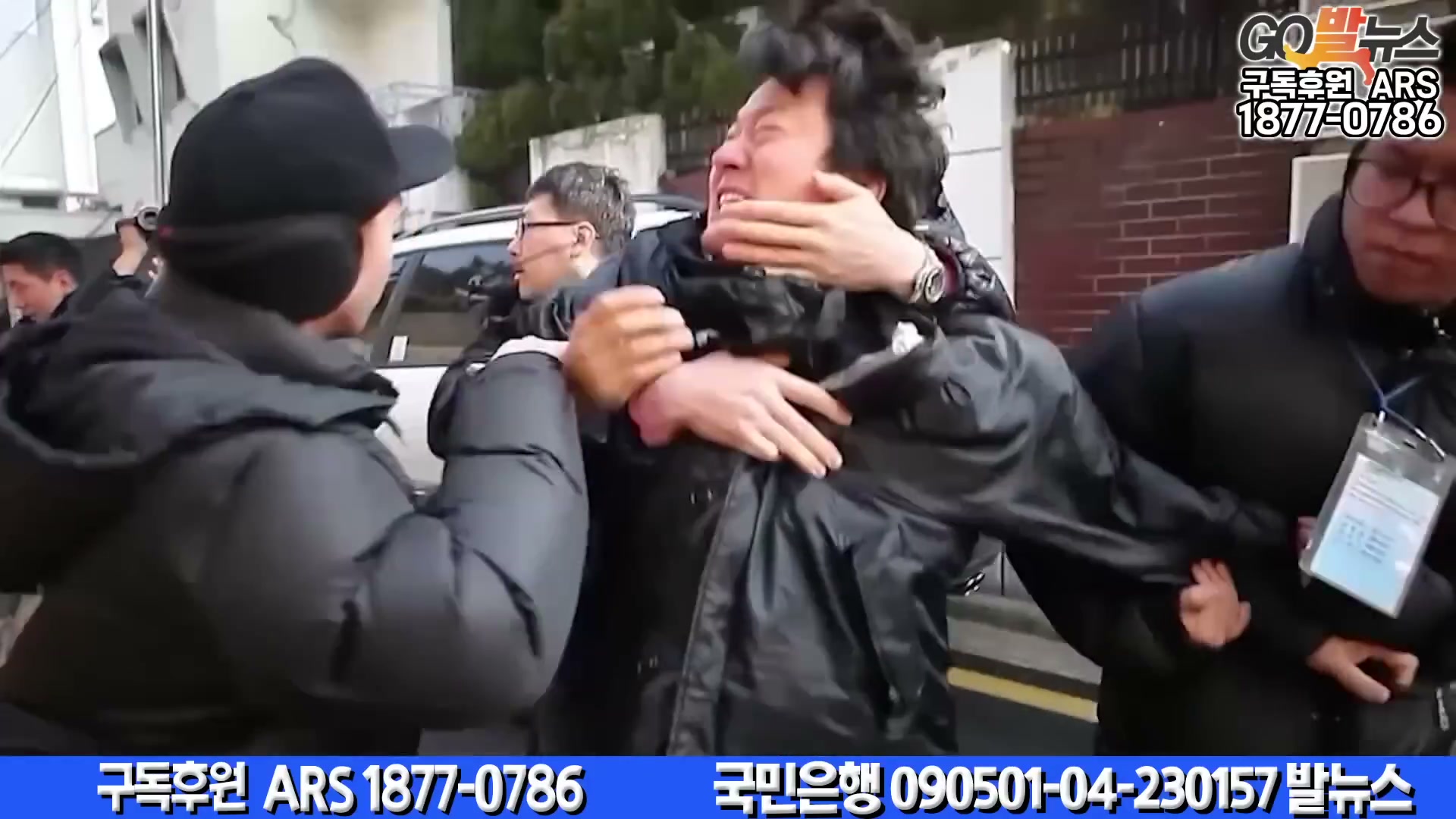 Snapshot at 6111.85s