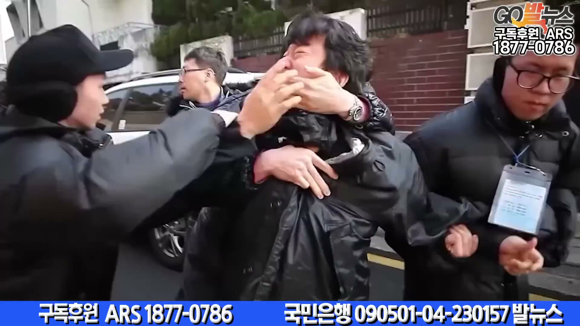 Snapshot at 6111.98s