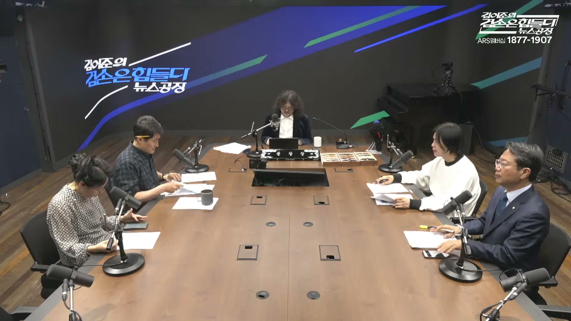 Snapshot at 4210.65s